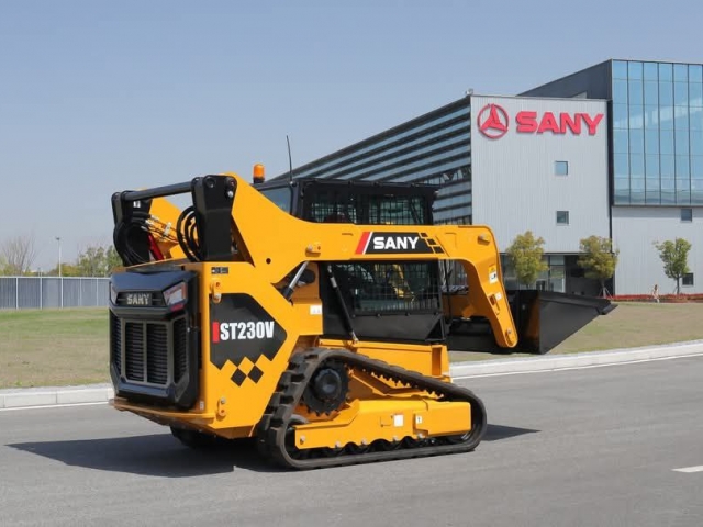 Šmykom riadený nakladač SANY ST230V