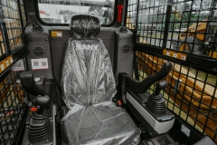 Šmykom riadený nakladač SANY ST230V