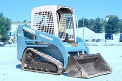 Kompaktný šmykom riadený pásový nakladač CTL-40T