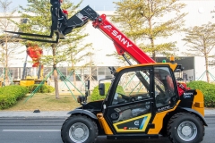 Teleskopický nakladač - TELEHANDLERS STH625